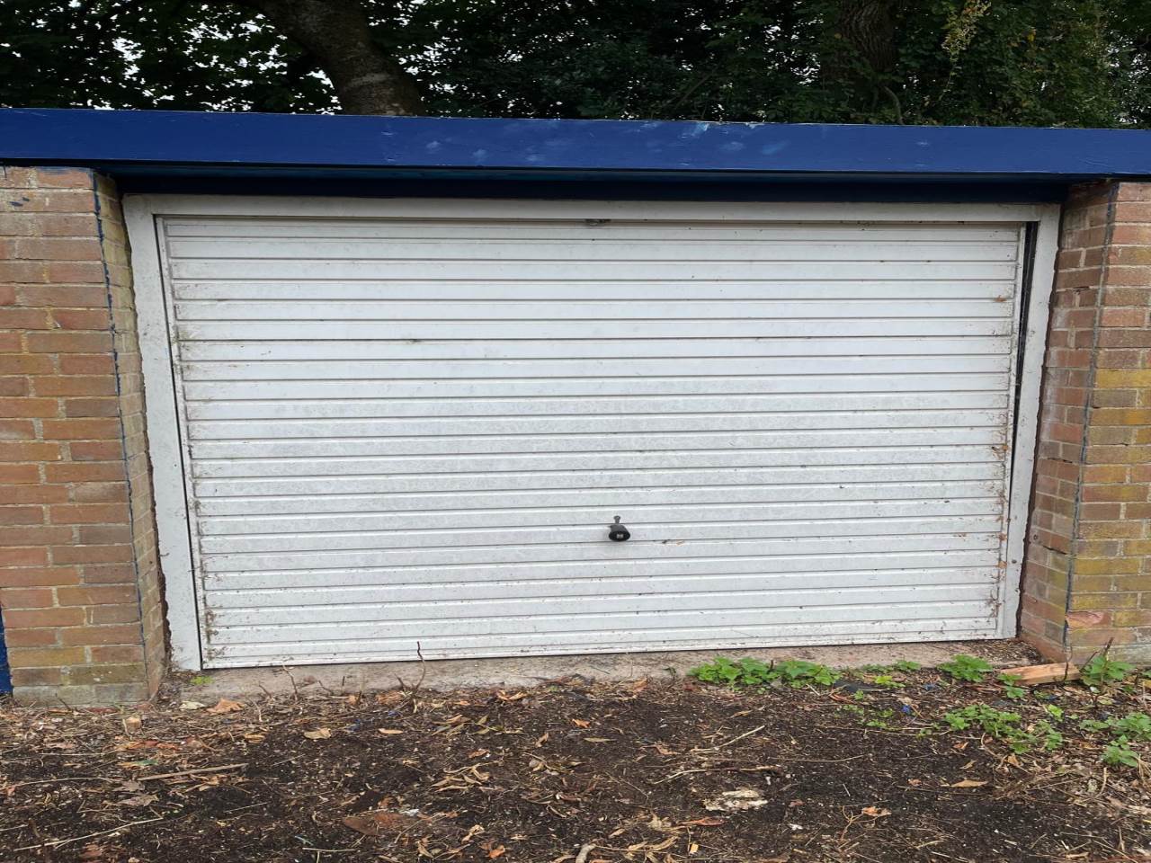 Garage Bray Close
